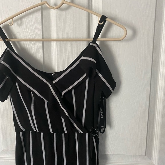 Black pinstripe jumpsuit cold shoulder - Picture 2 of 4